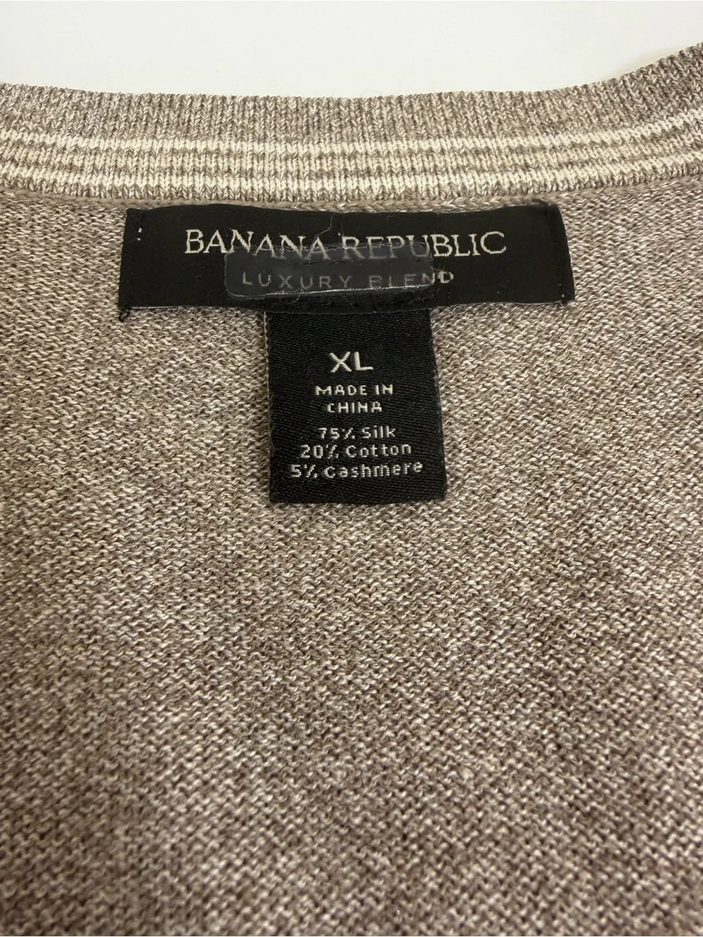 Banana Republic Luxury Blend Men’s V-Neck Sweater Heather Taupe Size XL